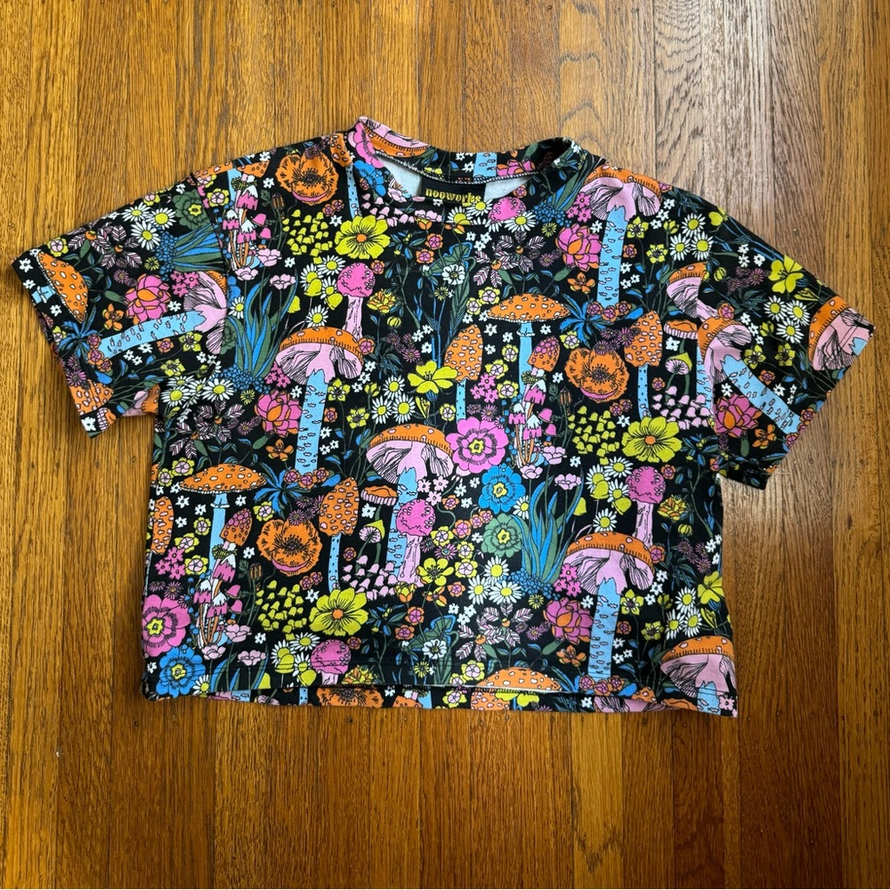 NOOWORKS Magical Mushroom Crop Top Size Small